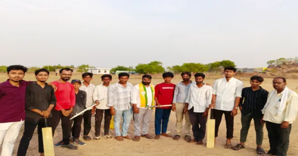 యువతకు క్రీడా ప్రోత్సాహం..క్రికెట్ కిట్ అందజేత