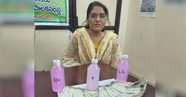 లంచం తీసుకుంటూ ఎసీబీకి పట్టుబడిన జూనియర్ అసిస్టెంట్