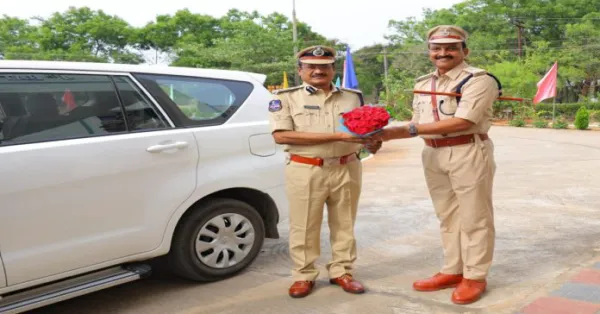 విధి నిర్వహణలో అప్రమత్తంగా ఉండాలి: డిఐజి వివి.రమణ రెడ్డి