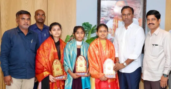 ఎమ్మెల్యే కోమటిరెడ్డి రాజగోపాల్ రెడ్డి సన్ షైన్ విద్యార్థులకు సన్మానం