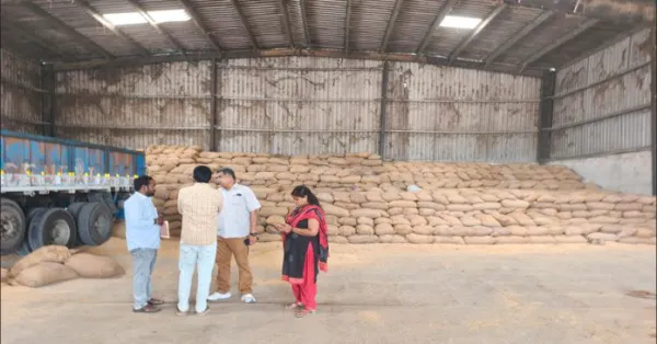 రైస్ మిల్లుల్లో అధికారుల ఆకస్మిక తనిఖీ