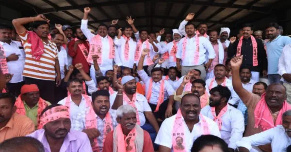 ప్రజాపాలన సభలో ఎమ్మెల్యే నిరసన.. ఆవేశంతో మైక్ ధ్వంసం