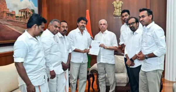 ദളപതി ഇനി തമിഴകത്തിന്റെ മുഖ്യമന്ത്രി? സത്യപ്രതിജ്ഞ നാളെ; ഗവര്‍ണറെ കണ്ട് വിജയ്, പിന്തുണയുമായി കോണ്‍ഗ്രസ്; സ്റ്റാലിൻ രാജിവെച്ചു