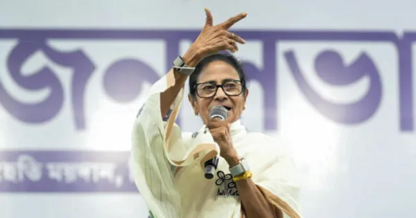തൃണമൂല് കോണ്ഗ്രസില് വൻ പ്രതിസന്ധി; എല്ലാ കമ്മിറ്റികളും പിരിച്ചുവിട്ടു; മമതയുടെ നീക്കം പിളര്പ്പ് ഭയന്ന്