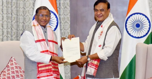 આસામના મુખ્યમંત્રી તરીકે હિમંતાએ રાજ્યપાલને રાજીનામું સુપરત કર્યું