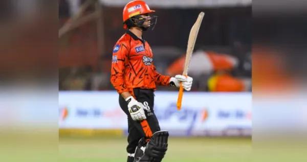 ఉప్పల్‌లో 'అభిషేక్' సునామీ: 15 బంతుల్లోనే హాఫ్ సెంచరీ