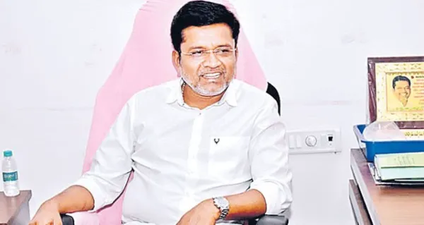 పుట్ట మధు కేసులో 12 బ్యాంకులకు పోలీసుల లేఖ