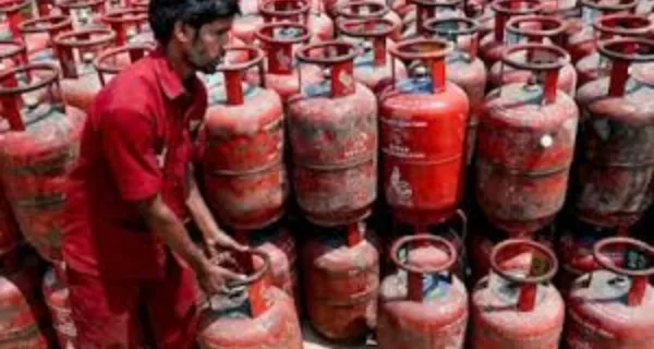 Delhi Doubles LPG Supply for Migrant Workers, Ensures Fair Distribution