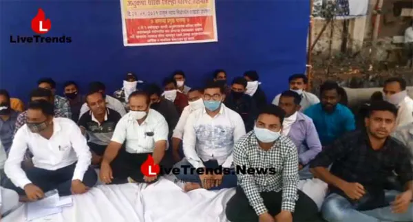 अनुकंपधारकांचे जिल्हा परिषदेसमोर बेमुदत साखळी उपोषण ! (व्हिडीओ)