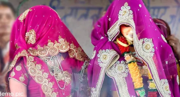 अनोखी Love Story: दो​​ लड़कियों को आपस में प्यार, 7 साल की दोस्ती के बाद मंदिर में लिए 7 फेरे