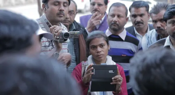 महिला पत्रकारों और मीडिया पेशेवरों के साथ ऑनलाइन हिंसा में दोगुना उछाल