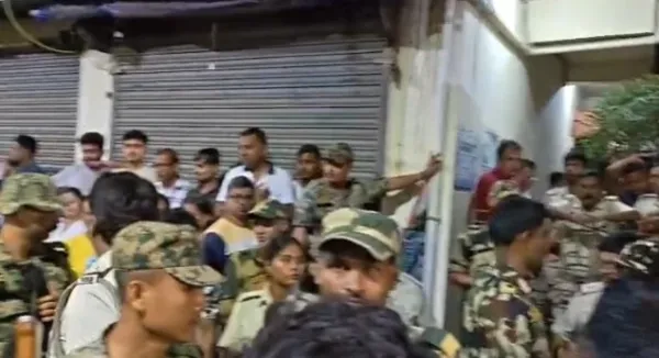 বাড়ির পাশের ক্লাবঘরে উদ্ধার ত্রাণসামগ্রী! গ্ৰেফতার পুরসভার চেয়ারম্যান