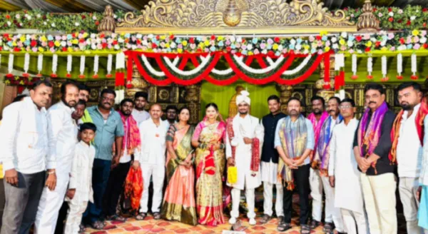 వధూవరులను ఆశీర్వదించిన ఎమ్మెల్యే తోట
