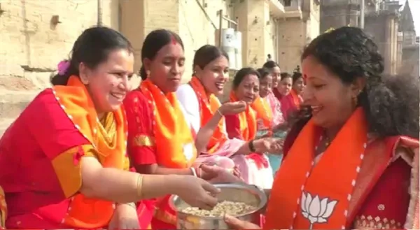 મમતાનો ગઢ તોડતા જ બંગાળ સહિત દેશભરમાં ઝાલમુરીનું વિતરણ કરી ભાજપે જીતને વધાવી