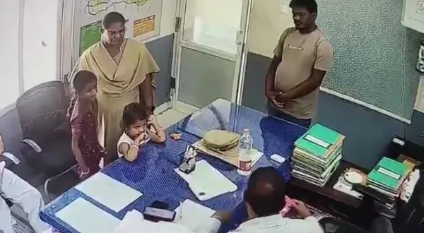 இப்படியுமா இருப்பார்கள் - குழந்தைகளை காவல் நிலையத்தில் விட்டுசென்ற பெற்றோர்.