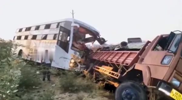 డీసీఎంను ఢీకొట్టిన టూరిస్ట్ బస్సు.. ఒకరు దుర్మరణం
