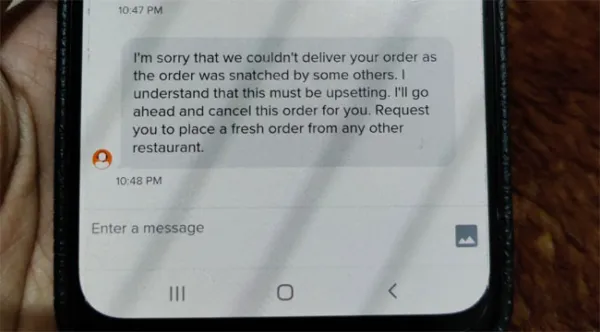 డెలివరీ బాయ్ నుంచి ఫుడ్ ఆర్డర్ దొంగతనం