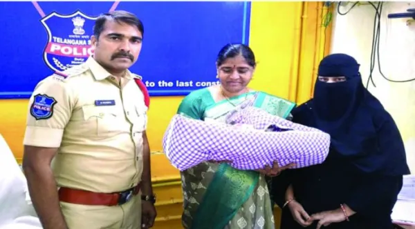 ప్రసవానికి వస్తే పుట్టిన శిశువును అమ్మేశారు