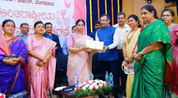 *ಮಹಿಳೆ ಮೌನಿಯಾಗಿರದೇ, ಹೆಚ್ಚು ಮಾತನಾಡಬೇಕು: ಸಚಿವೆ ಲಕ್ಷ್ಮೀ ಹೆಬ್ಬಾಳಕರ್‌*