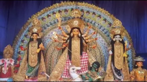 হারিয়ে যাওয়া মুখোশ শিল্প উঠে এল মালদহের হরিশ্চন্দ্রপুর হাটখোলা পূজামণ্ডপে