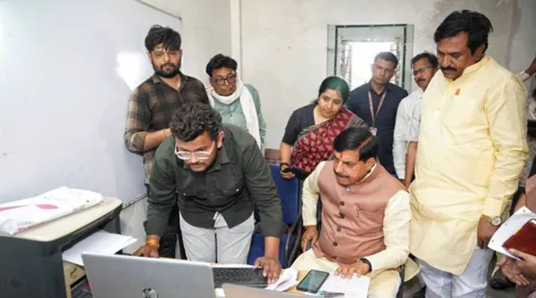 मुख्यमंत्री डॉ. यादव ने कतर गांव गेहूं उपार्जन केंद्र का किया औचक निरीक्षण