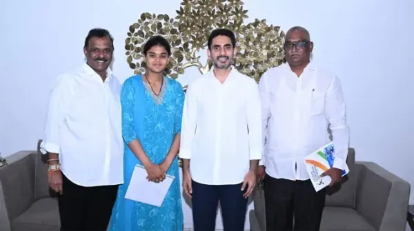 మంత్రి నారా లోకేష్‌ను కలిసిన స్టార్ ఆర్చర్ వెన్నం జ్యోతి సురేఖ!