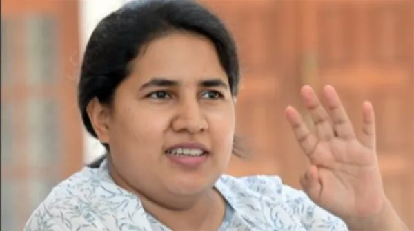 പിണറായി വിജയന്റെ മകള് വീണ വിജയന് ഉള്പ്പെട്ട മാസപ്പടി കേസില് ഹര്ജികള് പരിഗണിക്കുന്നത് വീണ്ടും മാറ്റി