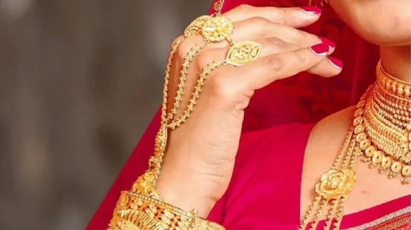 Gold-Silver Price Today: सोने और चांदी की कीमतों में बड़ी गिरावट, दिल्ली में ₹1,51,620 पर आया 24 कैरेट गोल्ड; जानें अपने शहर का भाव
