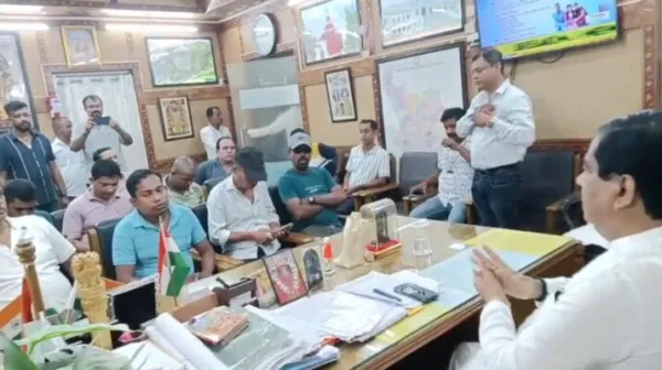 লেক চৌমুহনী বাজারে পরিচালন কমিটি ভেঙে দেওয়ার হুঁশিয়ারি, তদন্তের আশ্বাস মেয়রের
