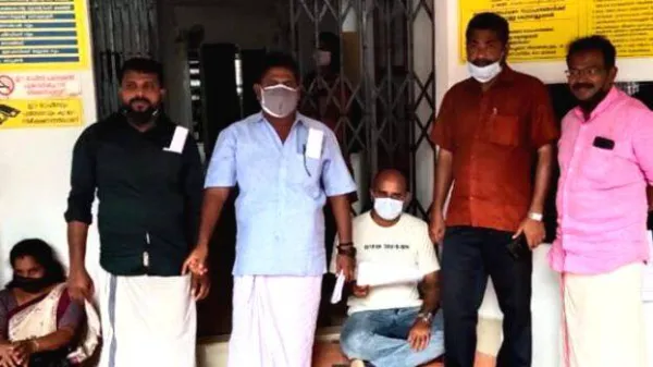 കടയ്ക്കാവൂര് പഞ്ചായത്തില് അനധികൃത നിയമനങ്ങള്ക്കെതിരെ പ്രതിപക്ഷ മെമ്ബര്മാരുടെ ധര്ണ