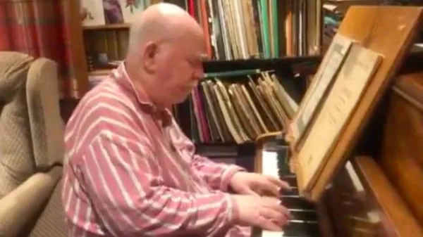 ವಯೋವೃದ್ಧನ ಪಿಯಾನೋ ವಾದನಕ್ಕೆ ಭಾವುಕರಾದ ನೆಟ್ಟಿಗರು