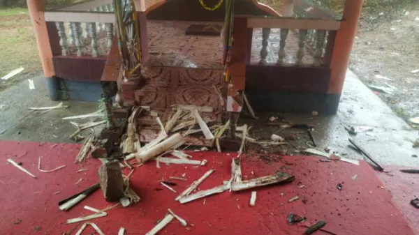 ನೆಲ್ಯಾಡಿ: ಗಣಪತಿ ಕಟ್ಟೆಯನ್ನು ಹಾನಿಗೊಳಿಸಿದ ಕಿಡಿಗೇಡಿಗಳು ➤ ಸ್ಥಳದಲ್ಲಿ ಜಮಾಯಿಸಿದ ಭಕ್ತರು