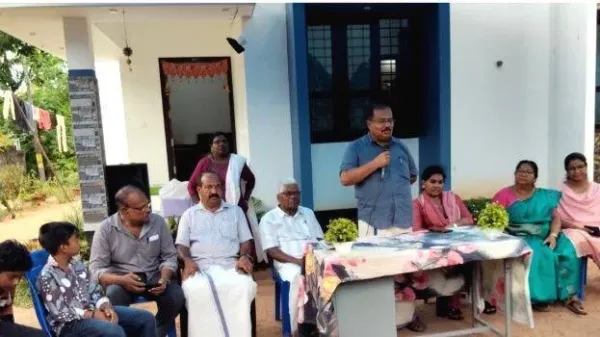 അങ്കണവാടി ഹെല്പ്പര്ക്ക് നാടിന്റെ യാത്ര അയപ്പ്