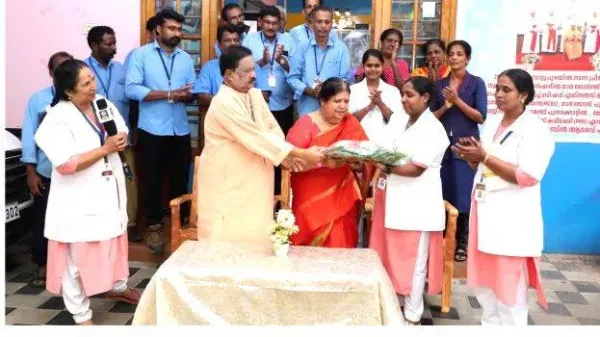 നഴ്സിന് യാത്രയയപ്പ്  നല്‍കി ശാന്തി ഭവൻ