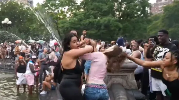 Viral Video: गे प्राइड सेलिबेशन में मचा बवाल,वीडियो देखकर चौक जाएंगे