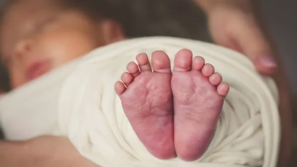 Why Are Your Baby's Hands And Feet Turning Blue? Know All About Acrocyanosis