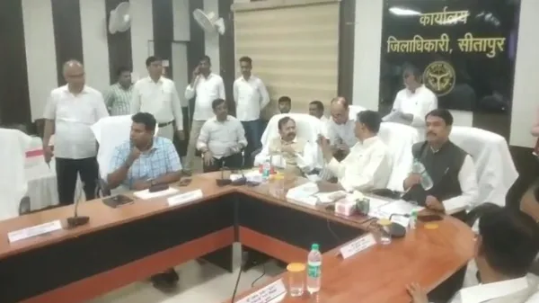 Sitapur Disha Meeting: 5 महीने बाद हुई सीतापुर में दिशा बैठक, सत्ता पक्ष के मंत्री-विधायक नदारद, विपक्षी सांसदों की सक्रियता ने बढ़ाई राजनीतिक हलचल