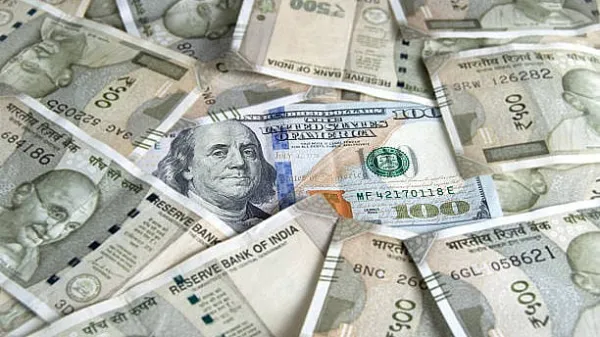 Rupee falls 10 paise to close at all-time low of 92.40 against US dollar
