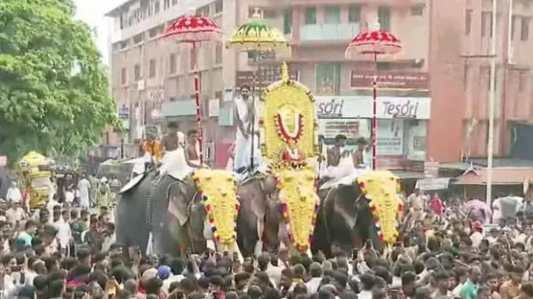 Thechikkottukavu Ramachandran enters Pooram stage; divine air fills Chembukkavu Bhagavathy's procession