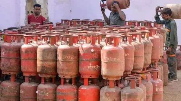 3,699 డొమెస్టిక్ గ్యాస్ సిలిండర్లు సీజ్