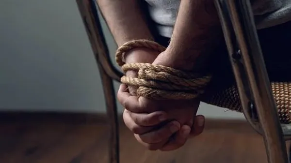 6 people including petroleum company drivers abducted in northwest Pakistan