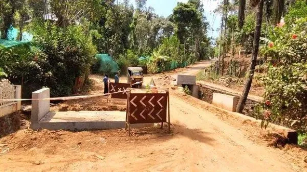 ഇരട്ടയാര്‍- നാങ്ക് തൊട്ടി- വാഴവര റോഡ് നിര്‍മ്മാണം ഇഴയുന്നു, അപകടങ്ങള്‍ പതിവാകുന്നു