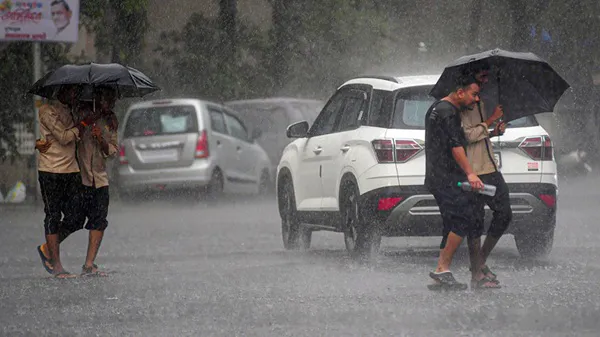 भीषण गर्मी से मिलेगी राहत! भारत की ओर बढ़ रहा 2500 किमी चौड़ा बादलों का विशाल सिस्टम, कई राज्यों में बारिश के संकेत
