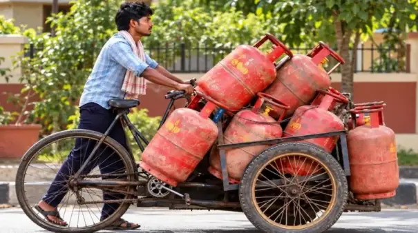 गैस उपभोक्ताओं के लिए बड़ा झटका! इन लोगों को नहीं मिलेगा सिलेंडर, तुरंत चेक करें लिस्ट