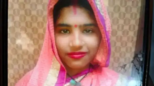 करवाचौथ पर चांद देखने छत पर गई आरती, पैर फिसलने से मौत. 6 साल के बेटे के सिर से उठा मां का साया