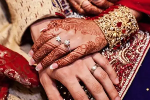 कुवांरों की शादी हुई पक्की तो मन में फूटे लड्डू, जब दुल्हन से मिलने की आई बारी तो हो गया खेल