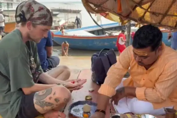 सपने में बार-बार आते थे चाचा, फिर YouTube पर वीडियो देख काशी पहुंचे US के जैक्सन, गंगा किनारे किया पिण्डदान