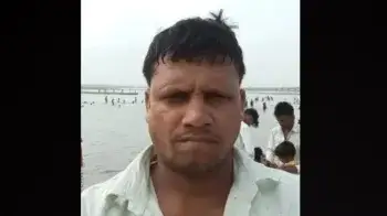 पिता ने बेटे के गले पर कुल्हाड़ी से किया वार, मारने के बाद खुद ग्रामीणों को बताई हत्या की बात