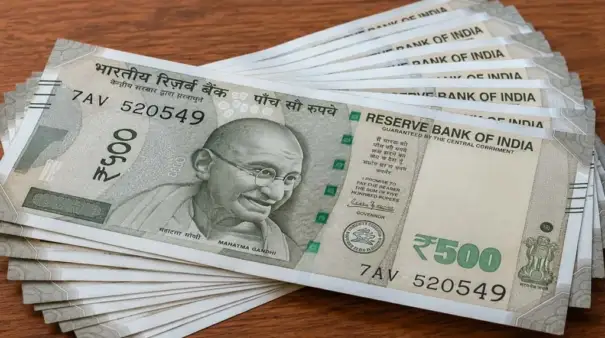 यूपी के सरकारी कर्मचारियों और पेंशनर्स की चमकी किस्मत! जानिए कब आएगा बढ़ा हुआ वेतन?
