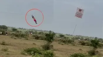 अजित पवार की तस्वीर वाली पतंग के साथ हवा में उड़ गया युवक, VIDEO आया सामने; लिखा था 'MISS YOU DADA'